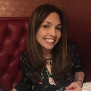 Meet your Posher, Cynthia